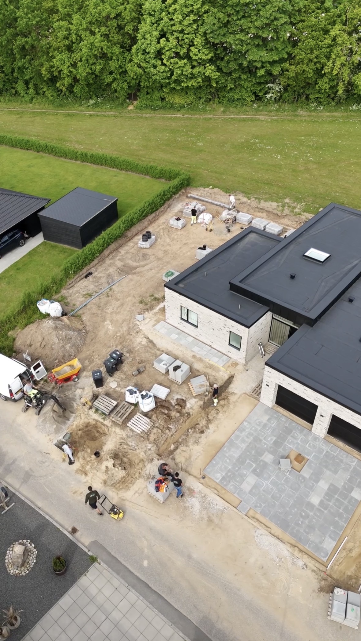 Belægningsarbejde under udførelse